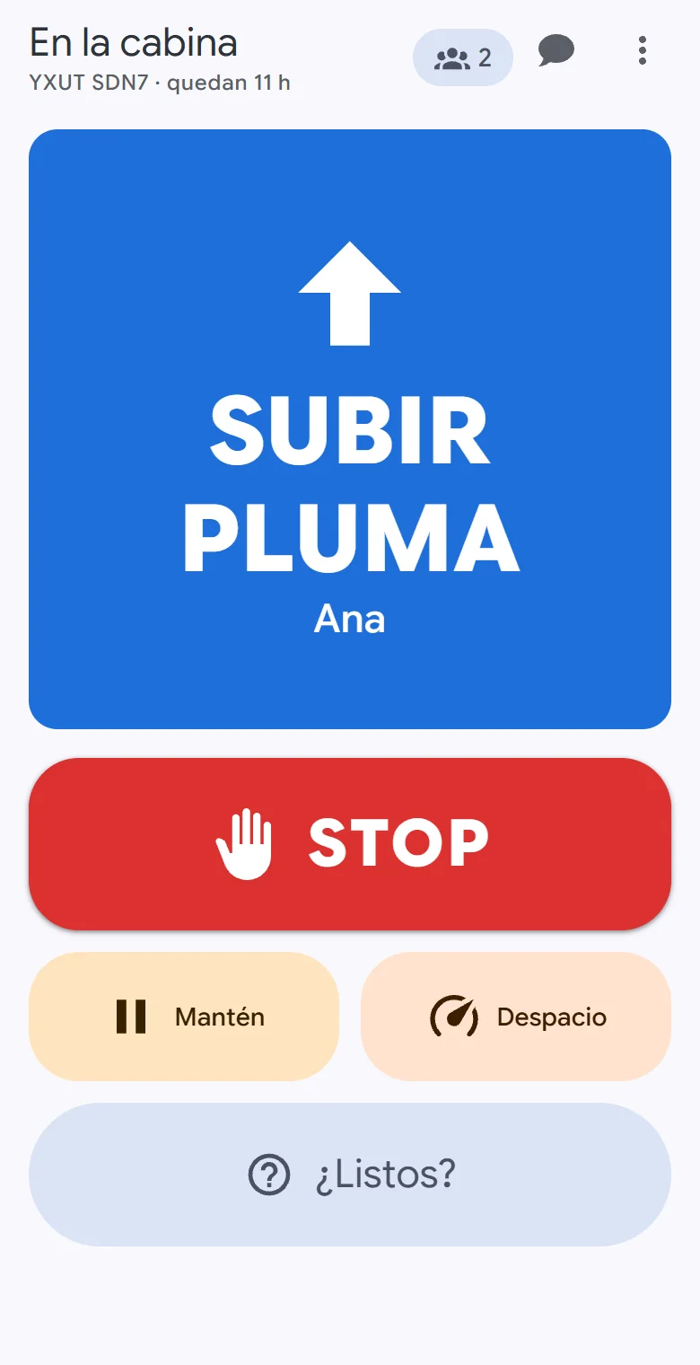Un teléfono en la cabina: Subir pluma llena la pantalla con quién la pide, y STOP, Mantén y Despacio están a un toque.